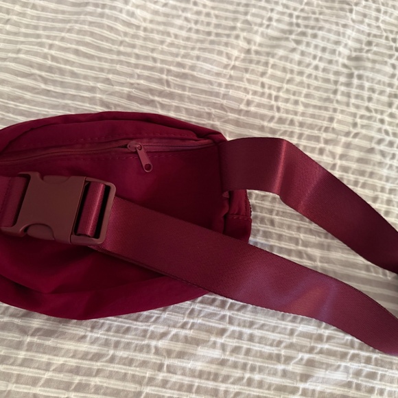 Halara Logo Casual Waist Bag - New - Picture 4 of 6